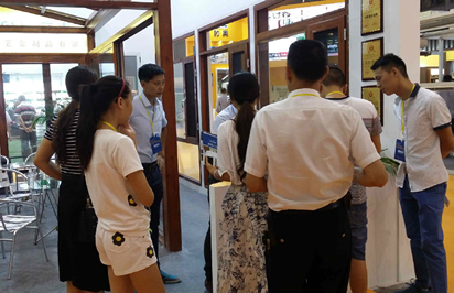 那么在展會(huì)現(xiàn)場(chǎng)我們應(yīng)該注意什么？